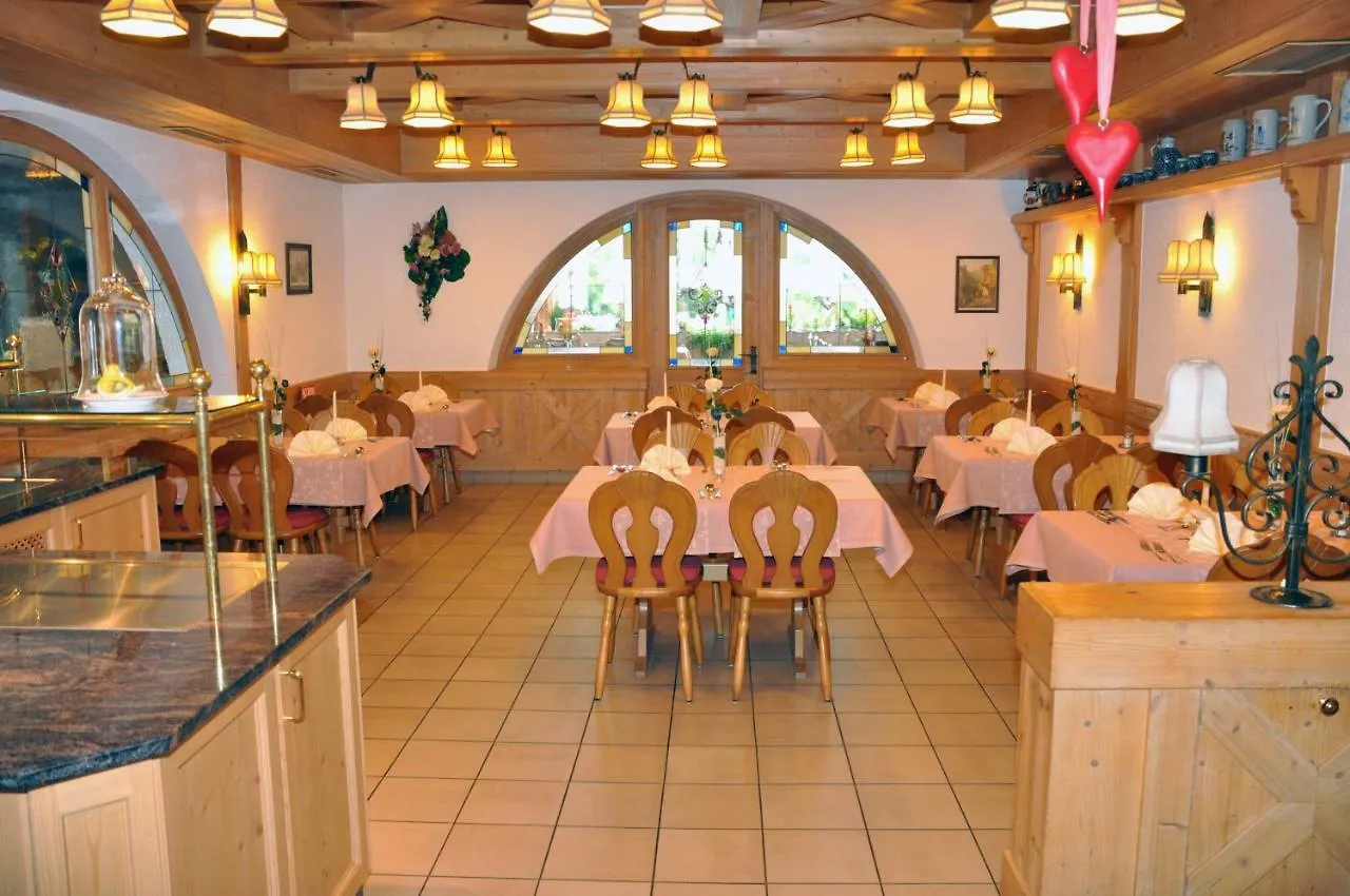 Landhotel Zur Jurahohe Wellheim 3*,